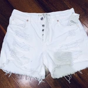 Free People •white denim shorts • size 24